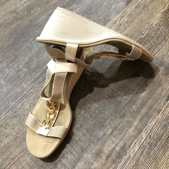 Anne Klein Heels - Picture 3 of 3